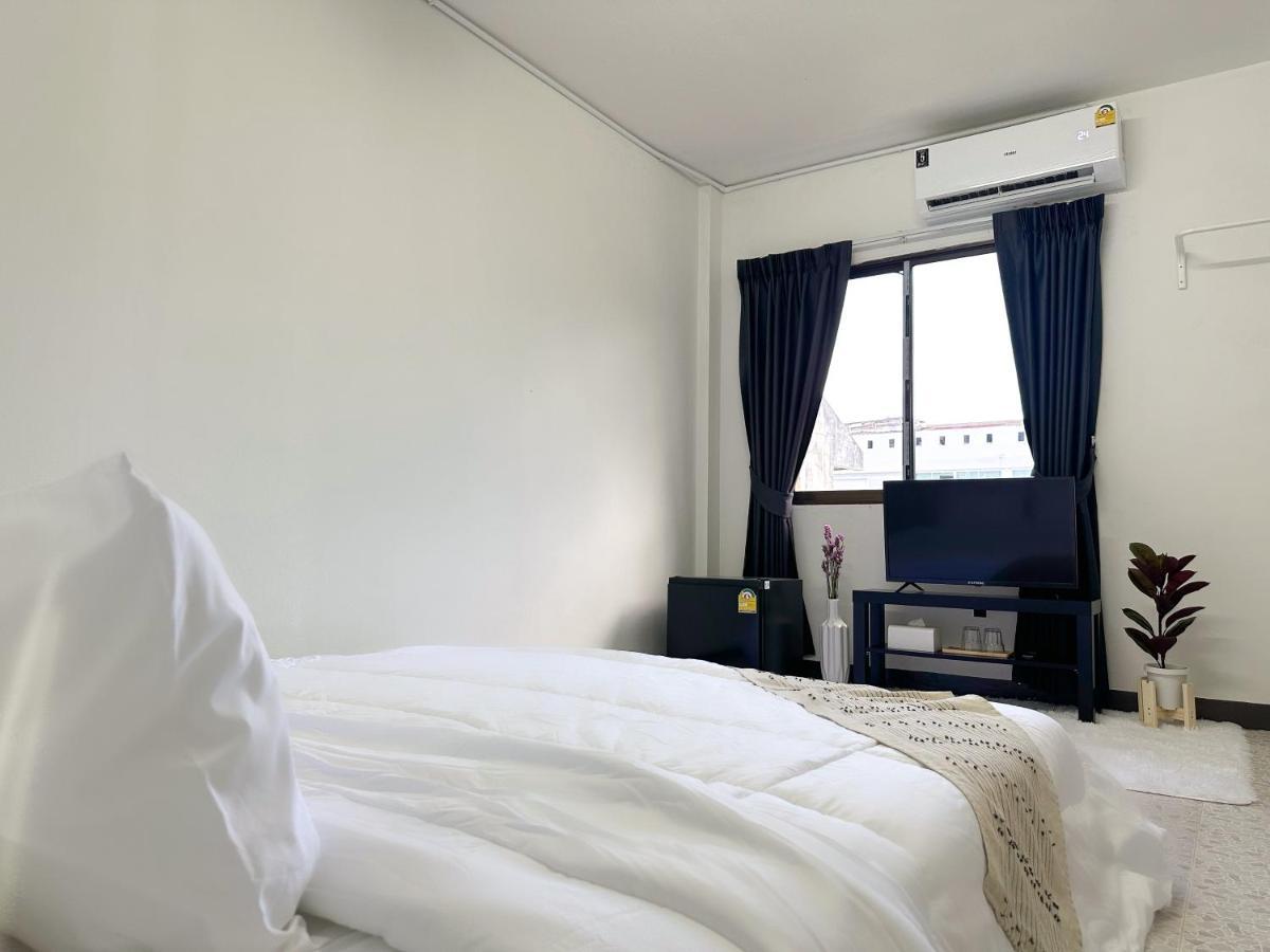 Montana Hotel & Hostel Phuket Karon Exterior photo
