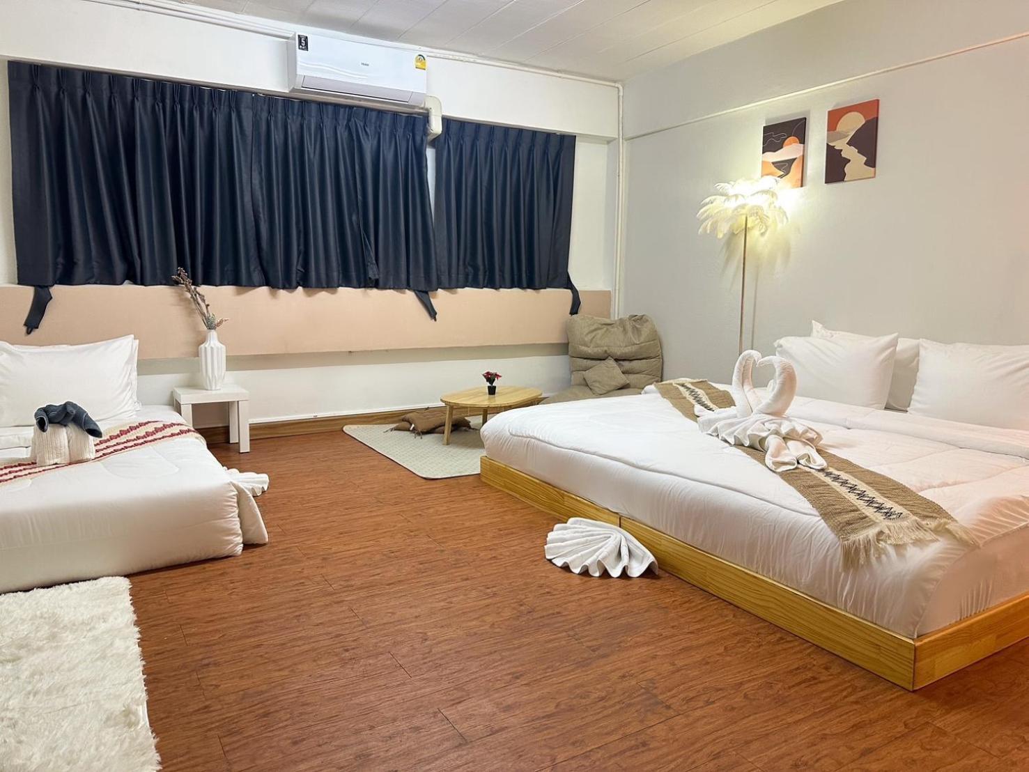 Montana Hotel & Hostel Phuket Karon Exterior photo