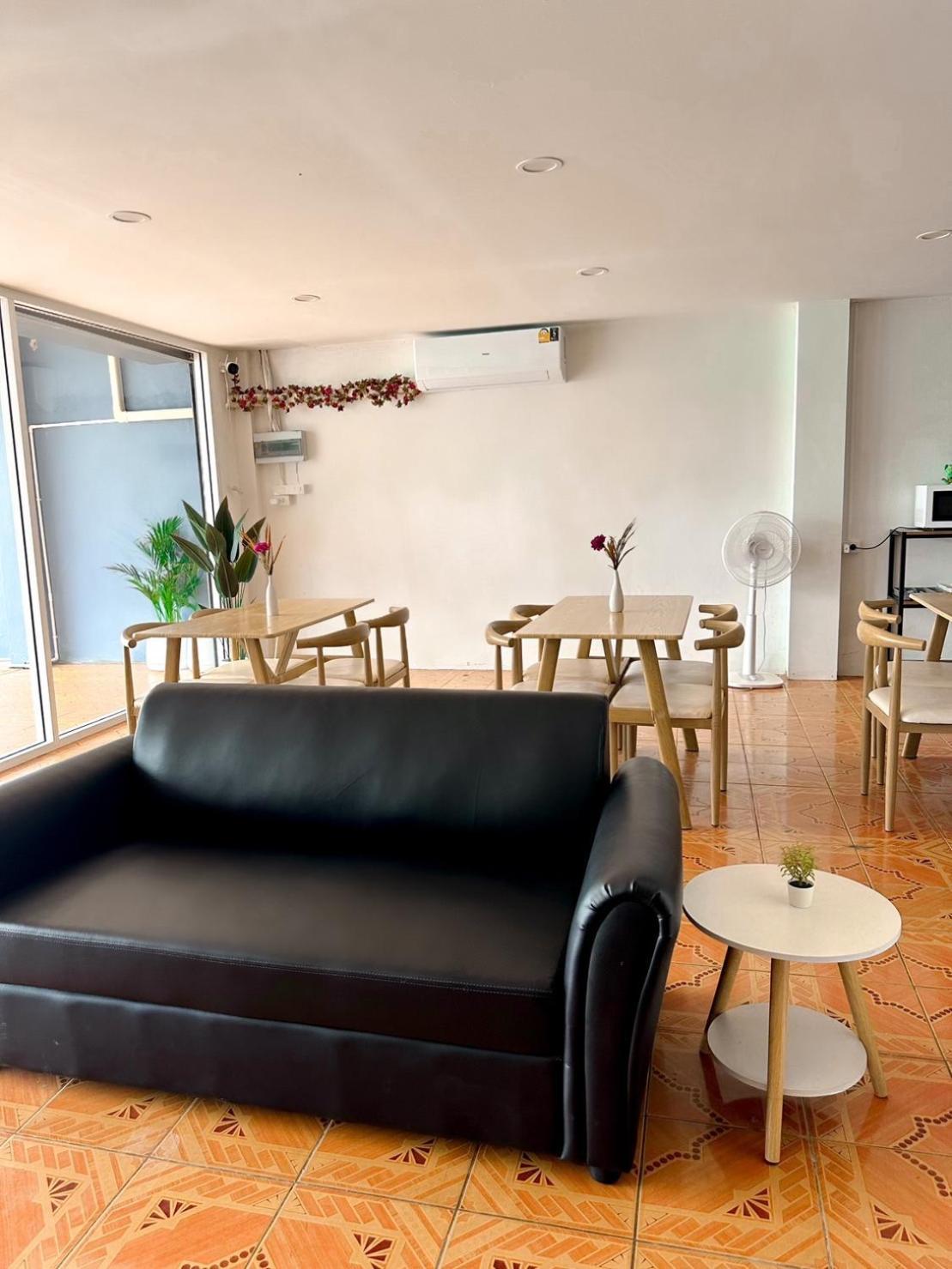 Montana Hotel & Hostel Phuket Karon Exterior photo