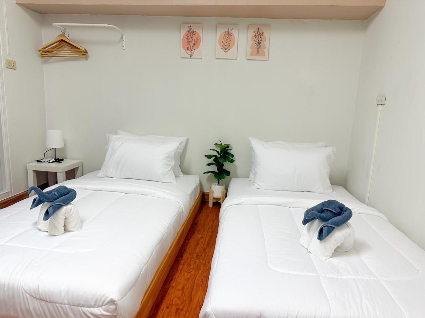 Montana Hotel & Hostel Phuket Karon Exterior photo