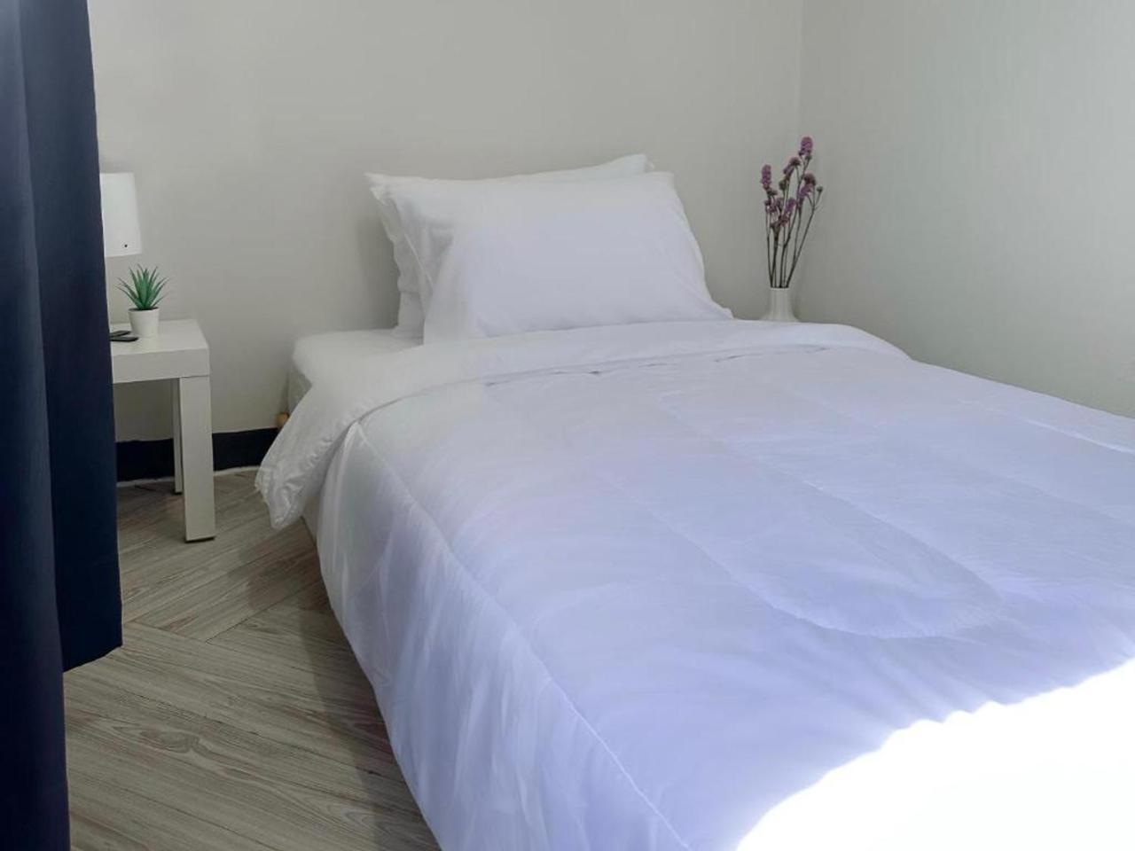 Montana Hotel & Hostel Phuket Karon Exterior photo