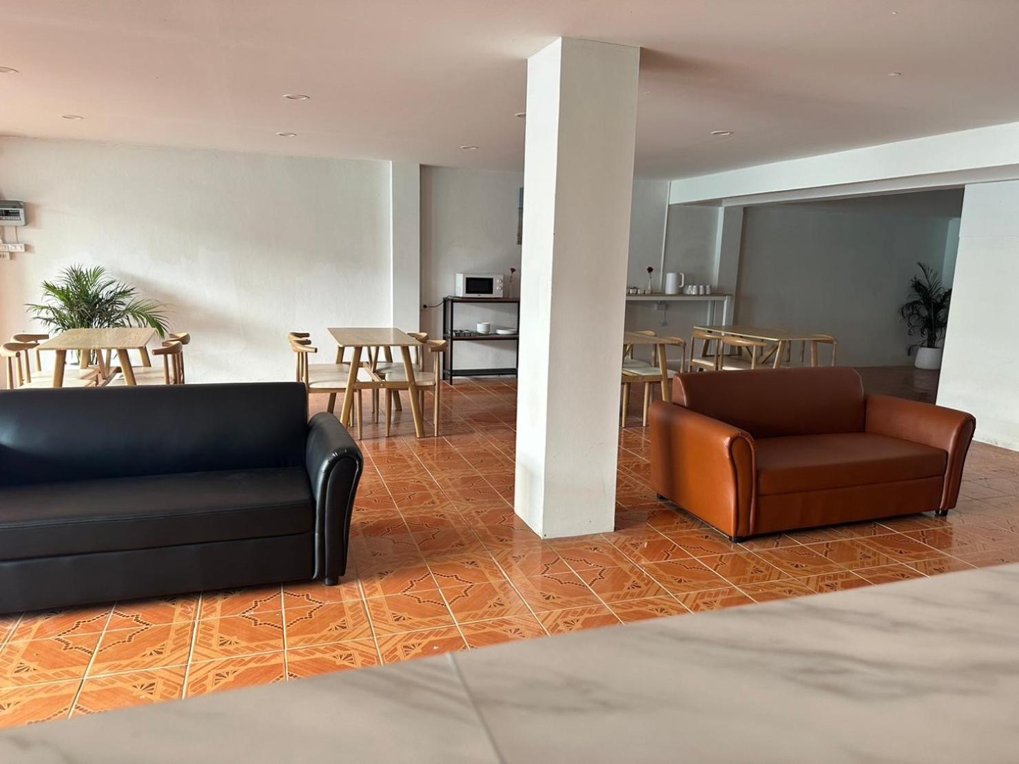 Montana Hotel & Hostel Phuket Karon Exterior photo